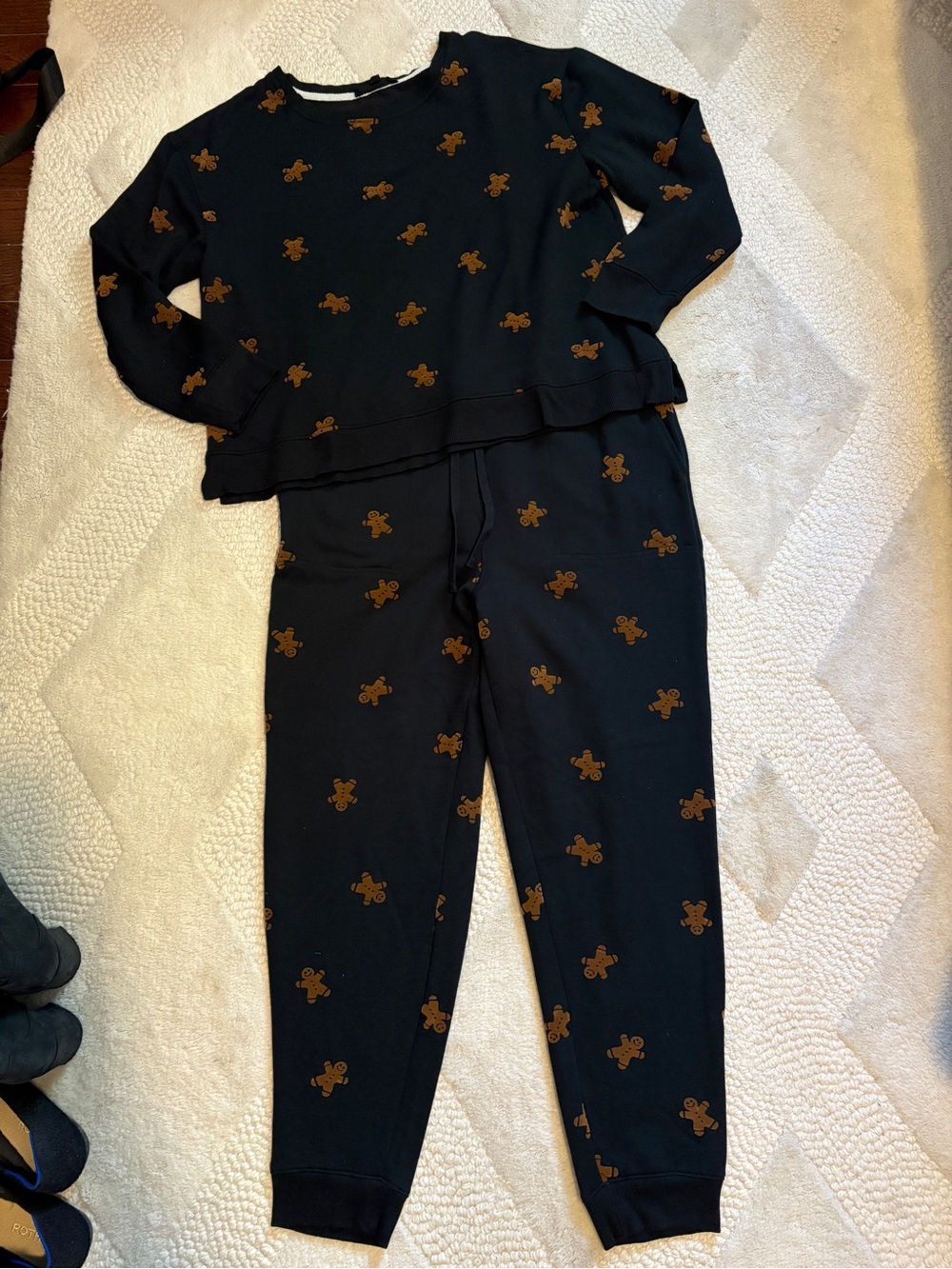 Jane & Delancey Black Gingerbread Print Lounge Set